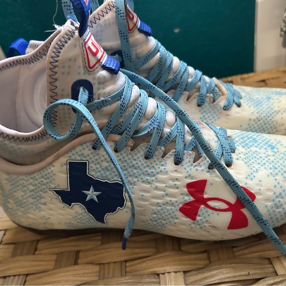 Under Armour spotlight Lux MC 2.0 Texas football cleats